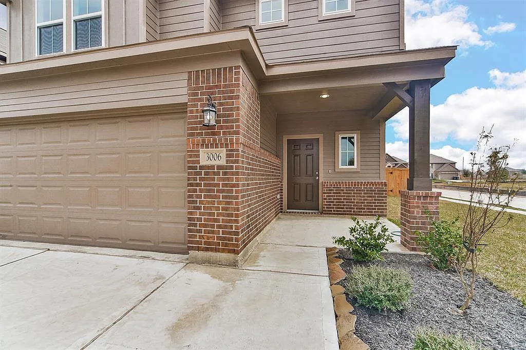 3 bed, 2.5 bath, 2128 sqft, $2,450 — Photo 2