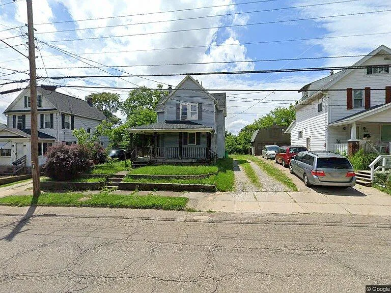 734 N Summit St photo 1
