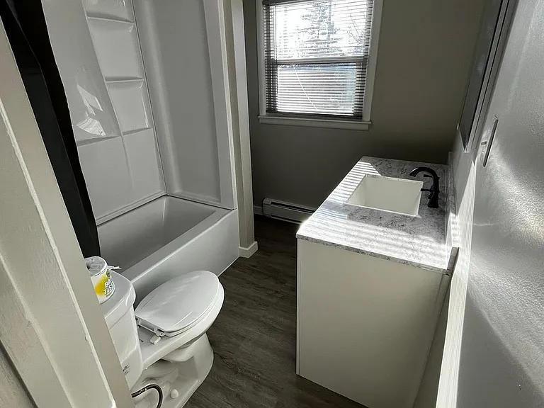 817 N Main St #B — Photo 16