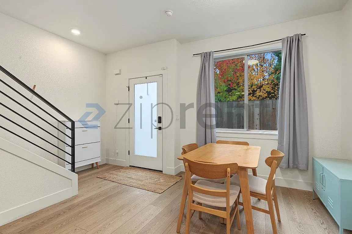 Peninsular Add — Photo 4