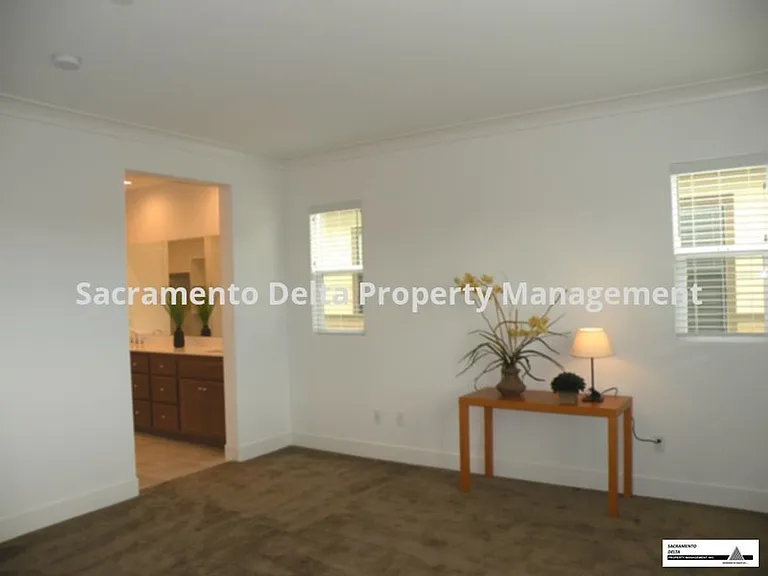 133 Fonseca St — Photo 6