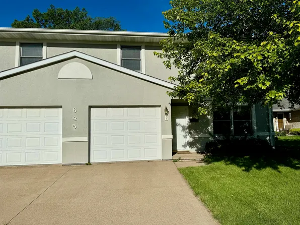 645 Duggan Dr #B, Dubuque, IA 52003