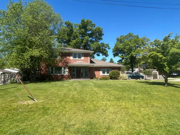 921 Par 4 Cir, Kalamazoo, MI 49008