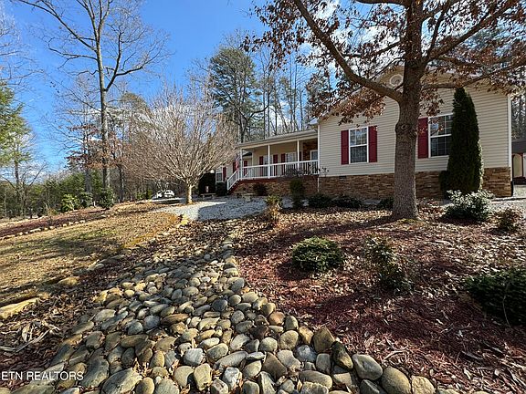 3rd image of 174 Pine Loop Dr