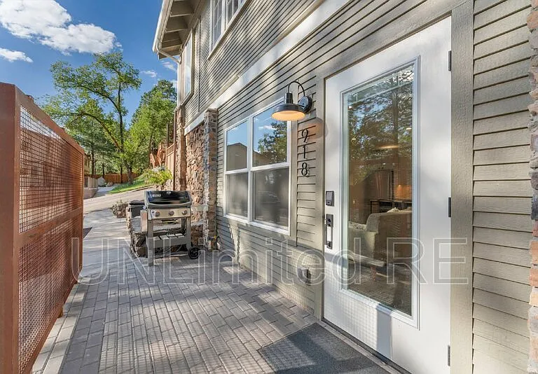 918 W Summit Ave #B — Photo 2