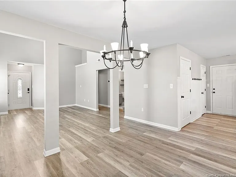 118 Newport Ct — Photo 9