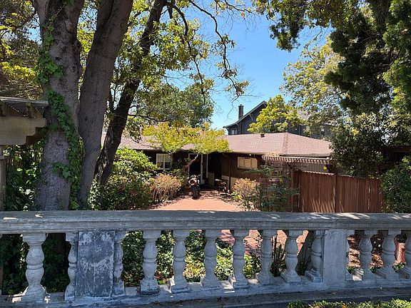 3rd image of 1998 Marin Ave