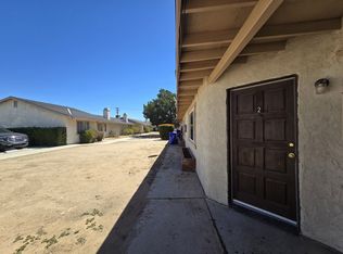 13521 Navajo Rd, Apple Valley, CA 92308