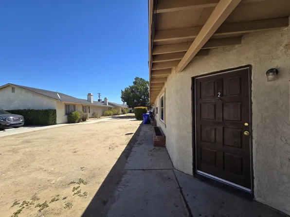 13521 Navajo Rd, Apple Valley, CA 92308