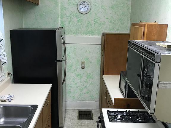 4th image of 461 Gray St