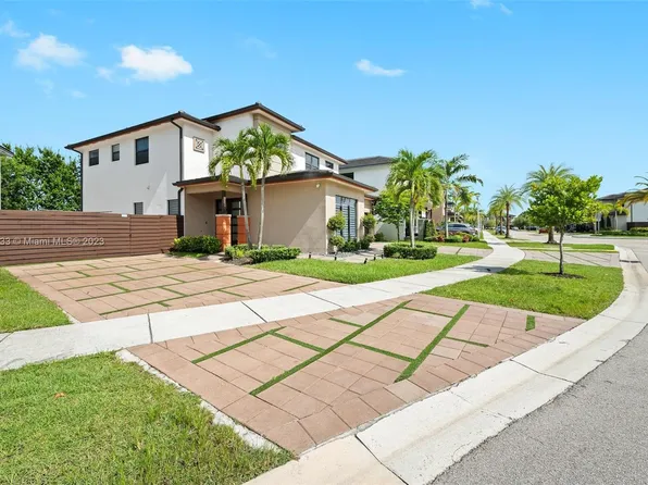 15561 NW 88th Ave, Miami Lakes, FL 33018