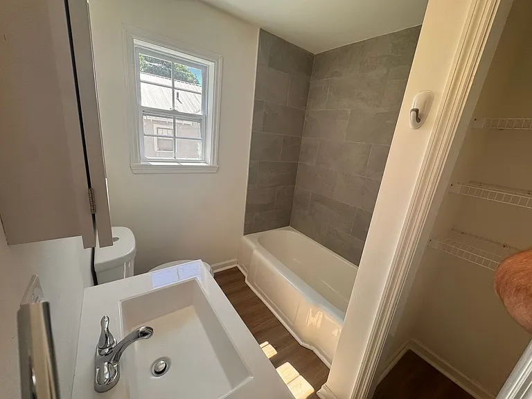 208 Meadow St #B — Photo 8
