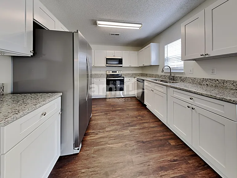 5069 Thornton Dr — Photo 8