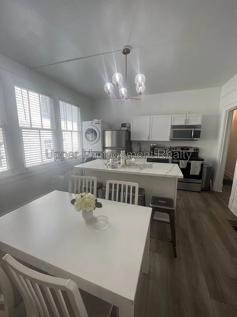 5 bed, 2.0 bath, 2000 sqft, $8,000 — Photo 4