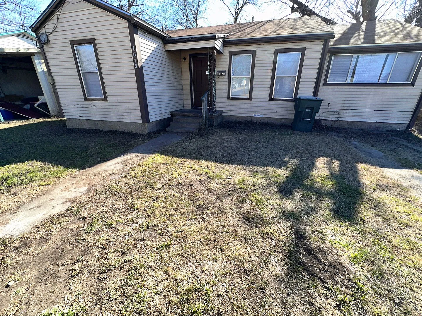 3 bed one bath with fenced yard, CHA $1095 — Photo 1