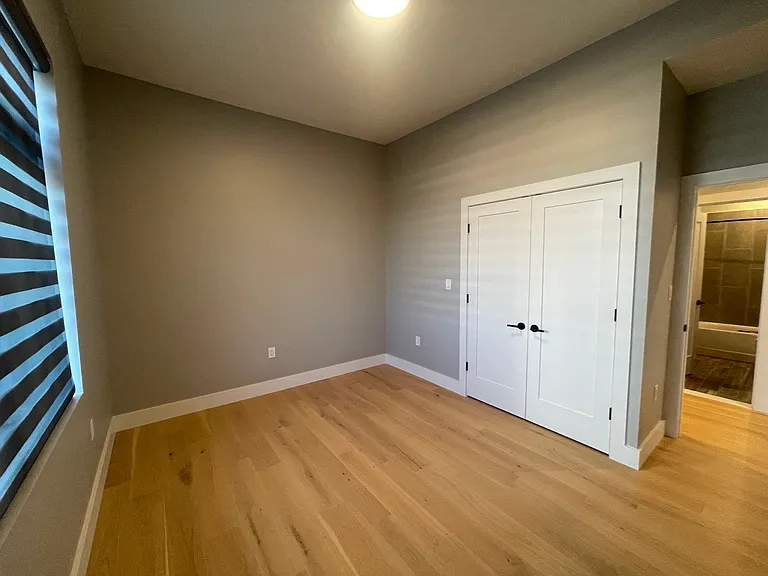 60 Cross St E #220 — Photo 11