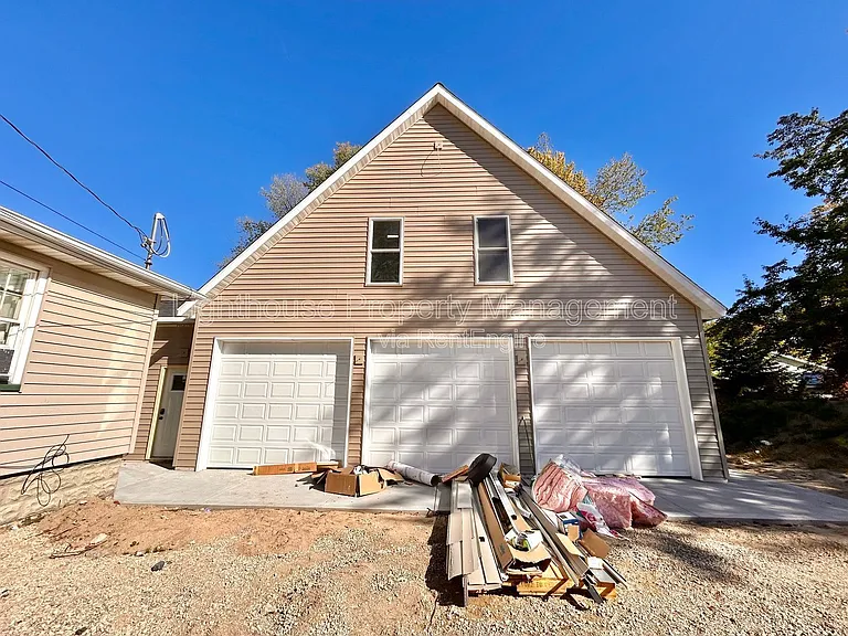 3566 Green St #2 — Photo 3