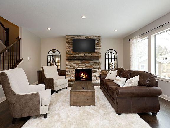 3rd image of 620 Niagara Ln N