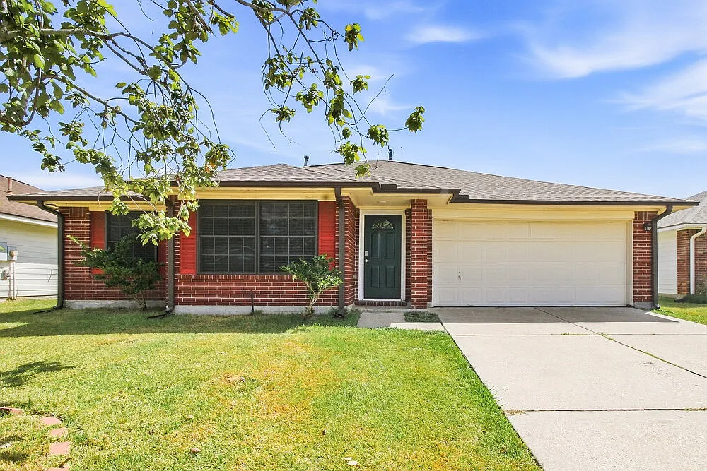 3 bed, 2.0 bath, 2031 sqft, $2,020 — Photo 1