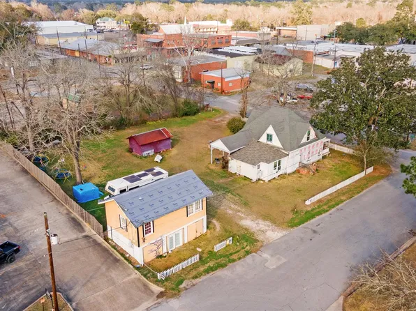 304 W Wheat St, Woodville, TX 75979