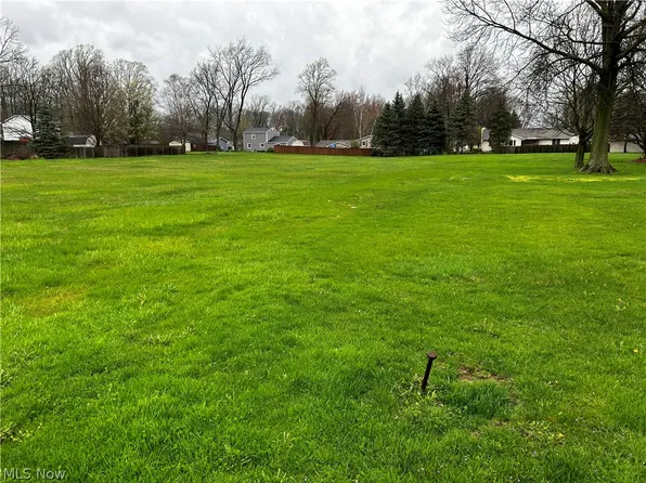 Arcadia St NW, Canal Fulton, OH 44614