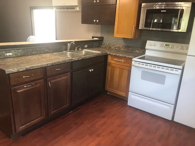 809 Newark St — Photo 8