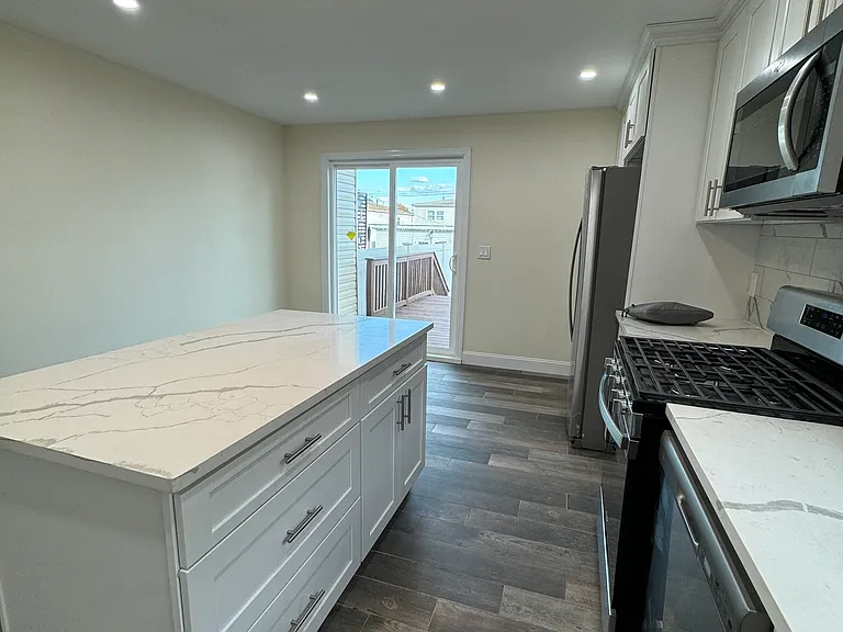 51 Longdale St — Photo 5