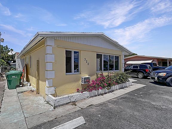 5th image of 320 W Blue Heron Blvd APT 1