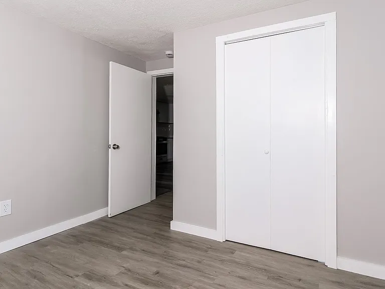 943837_026_bedroom_13184482.jpg
