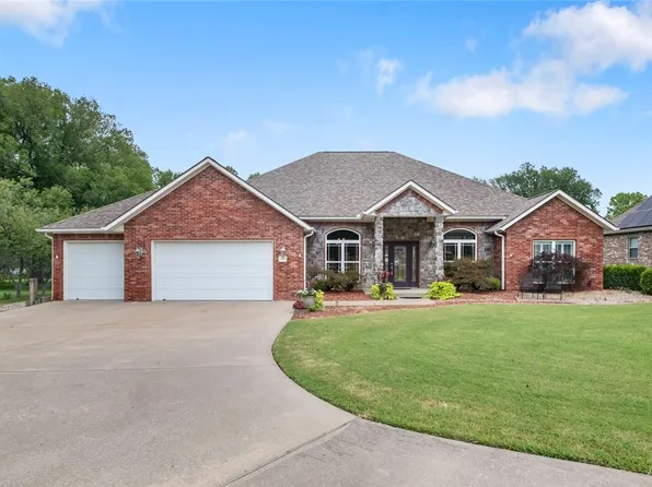 1909 Villa View Dr, Siloam Springs, AR 72761