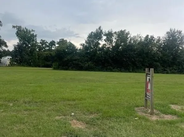 137 River Place Dr, Hahnville, LA 70057