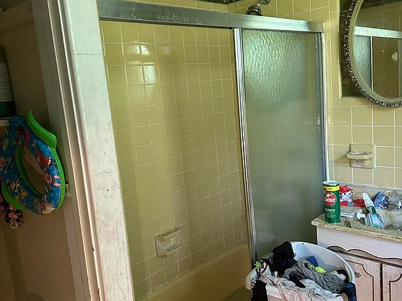 3rd image of 2508 Greenwood Ave