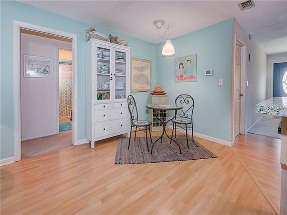 4th image of 814 2nd Ave S