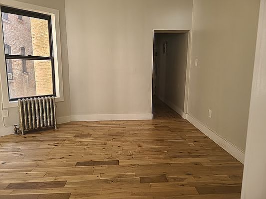 4th image of 26 Saint Nicholas Pl