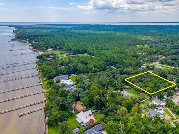 1708 Floresta Cir, Milton, FL 32583