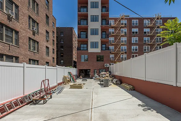 Sold by Amorelli Realty | media 27