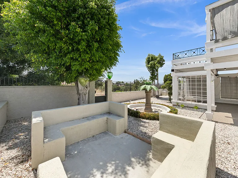 1068 Pacific Hill St — Photo 32