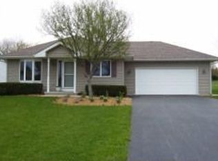 114 Gables Dr SW, Poplar Grove, IL 61065