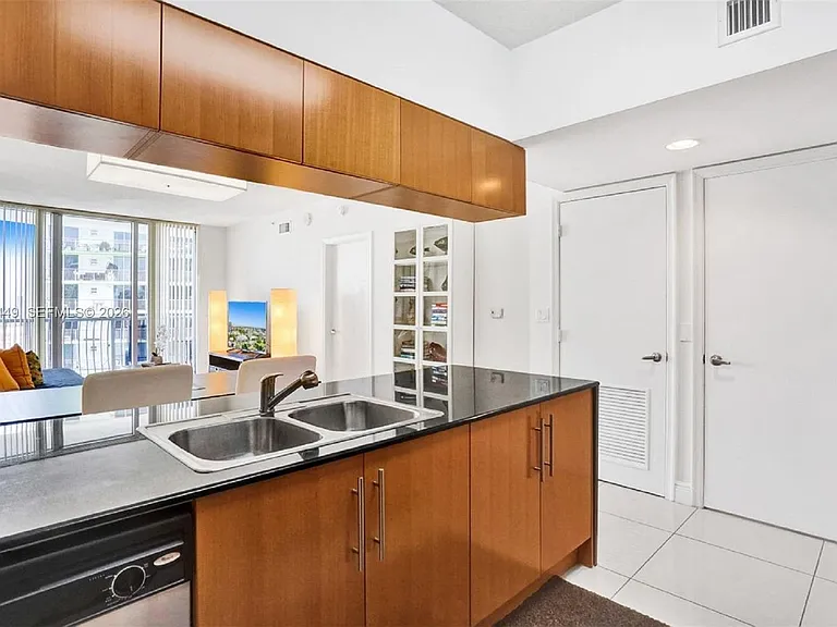 1750 N Bayshore Dr #2911 — Photo 7
