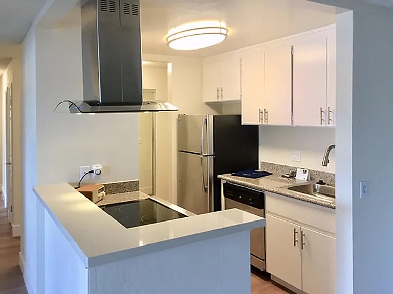 Newport Apartments — Photo 17