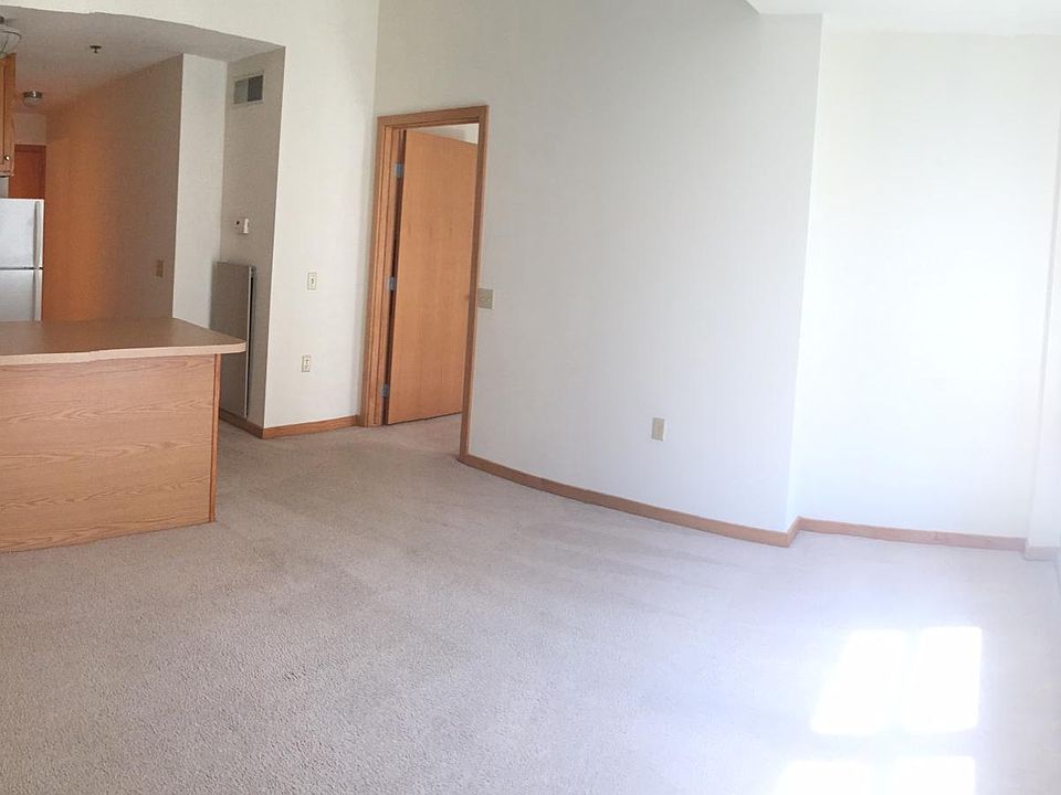 2nd image of 21 N Butler St APT 209