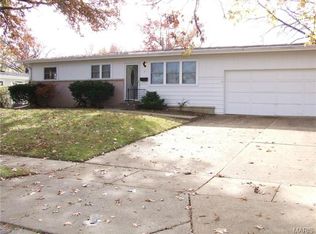 360 Falcon Dr, Florissant, MO 63031
