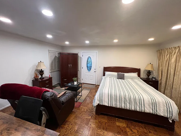 1480 Riviera Dr — Photo 2