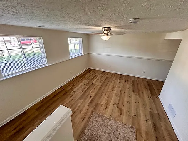 122 Hillwood Ct — Photo 16
