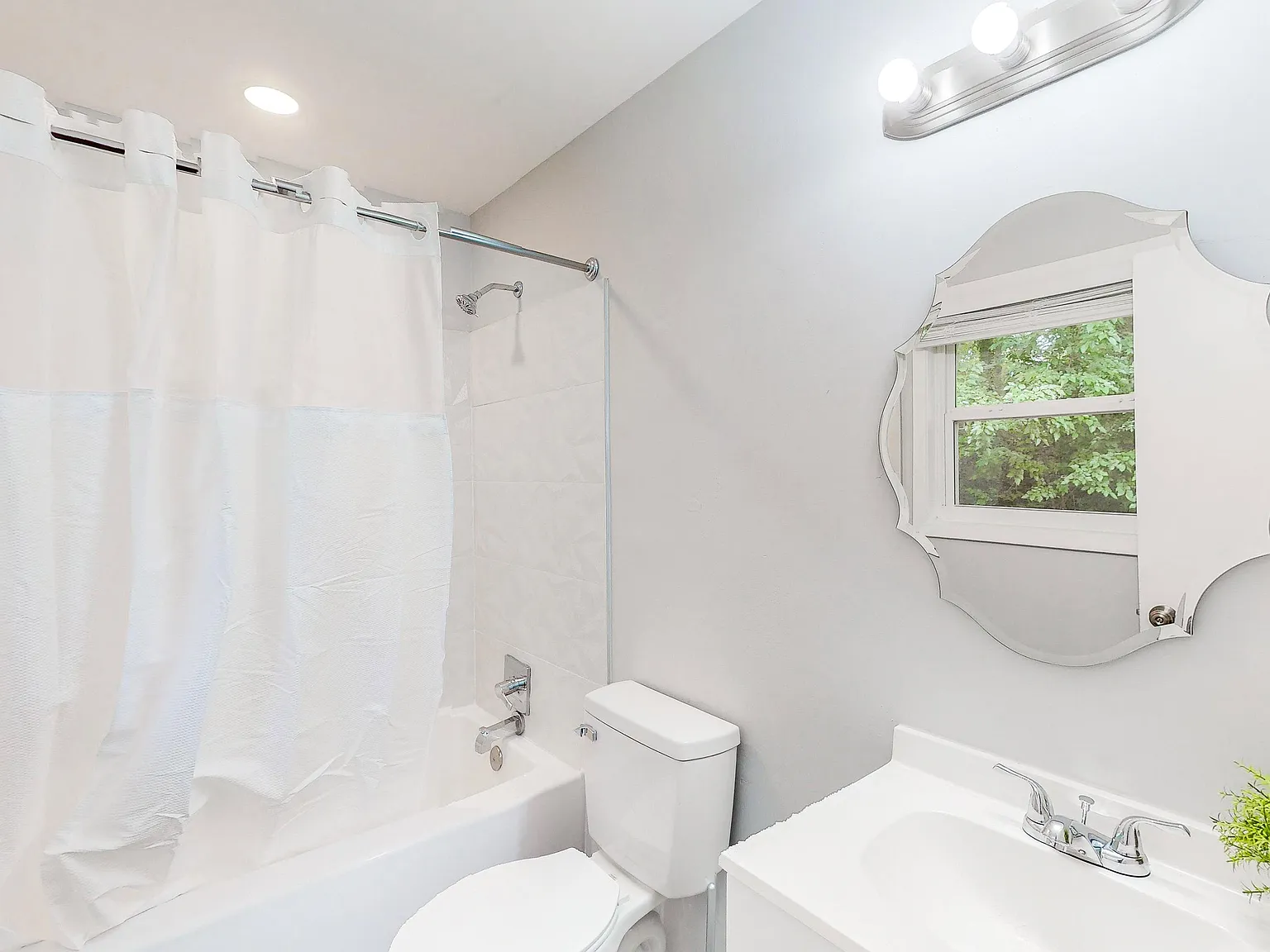 4 bed, 4.0 bath, 1989 sqft, $936 — Photo 4