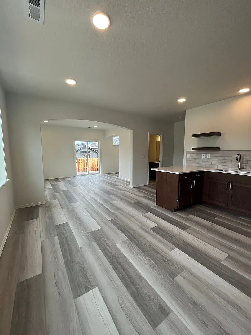 3-Bedroom 2.5-Bathroom Townhouse in Friendly Neighborhood — Photo 3
