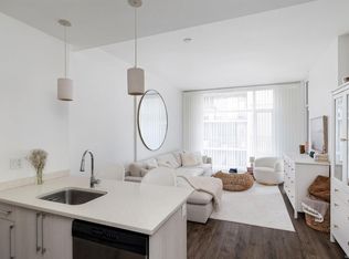 1090 Johnson St #1008, Victoria, BC V8V0B3