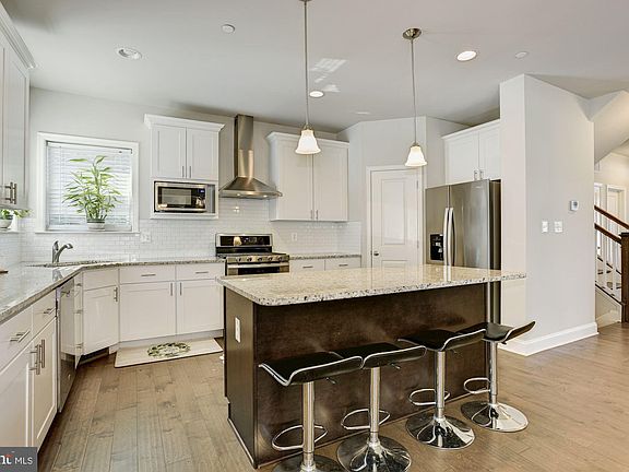 5th image of 40 Stocksdale Avenue