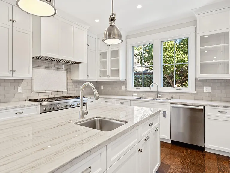 240 University Dr — Photo 12