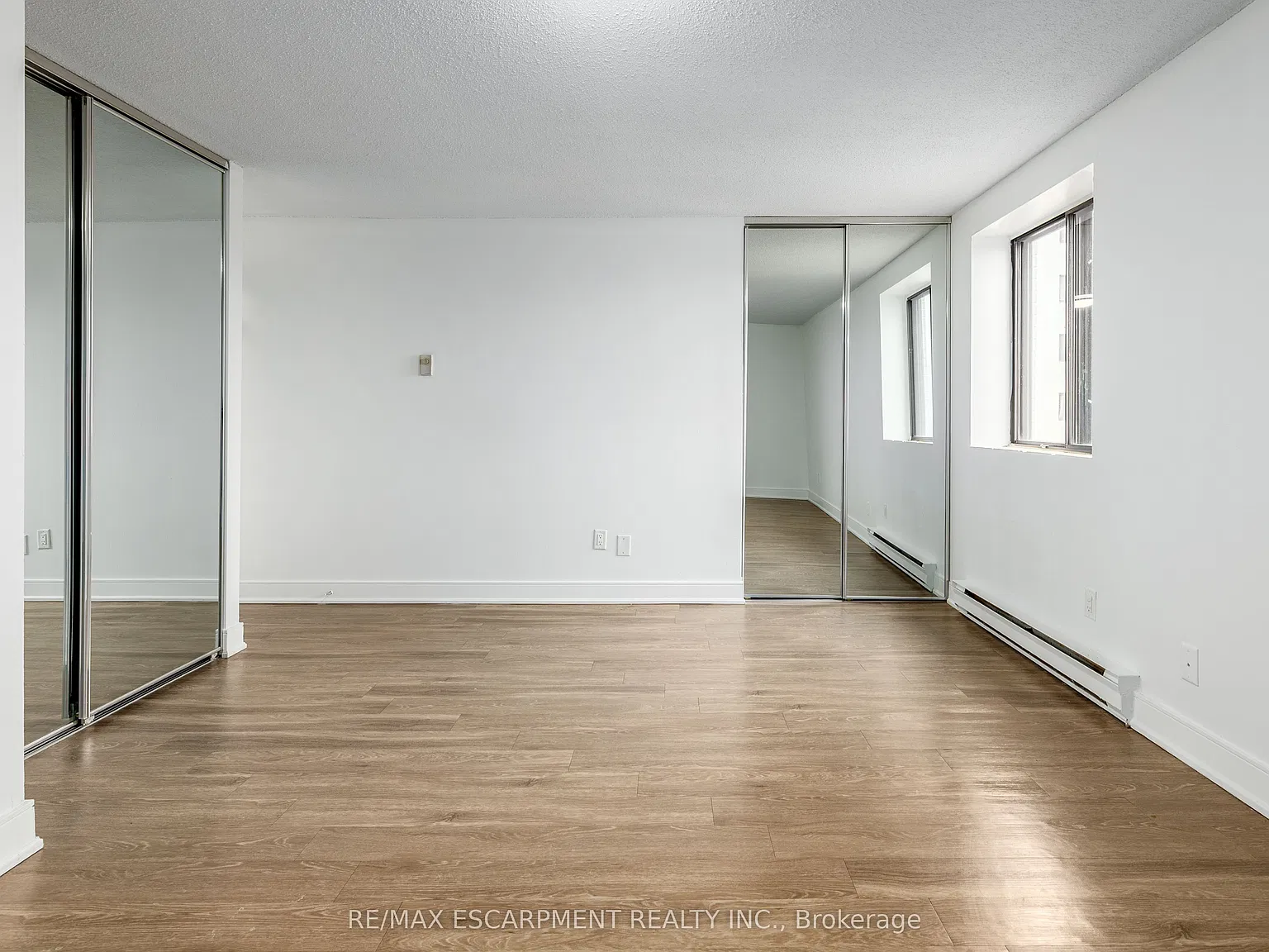 3 bed, $2,696 — Photo 4